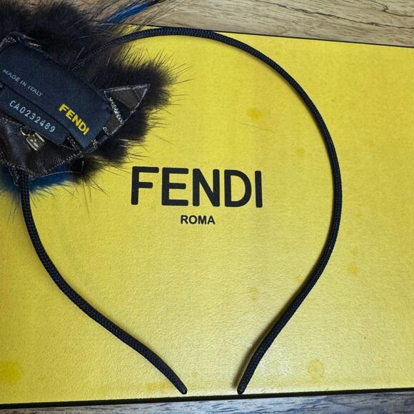 Fendi Fox Fur Headband Box Authentic CoA - Picture 2 of 4